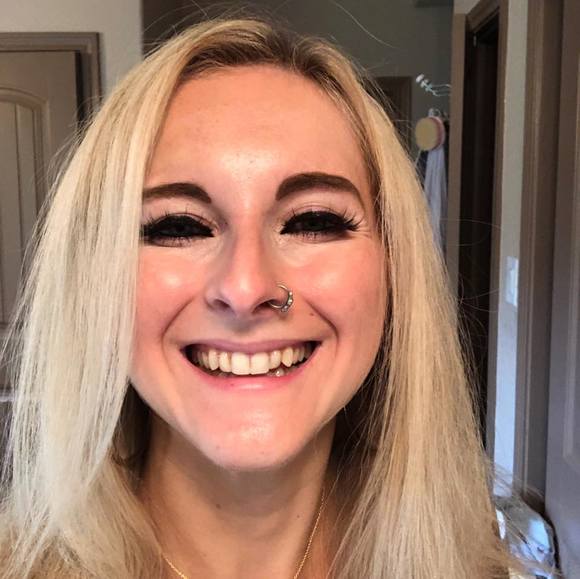 Meet your Posher, Tessa - Picture 1 of 1